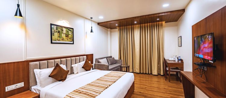 Club room partial lake and mountain