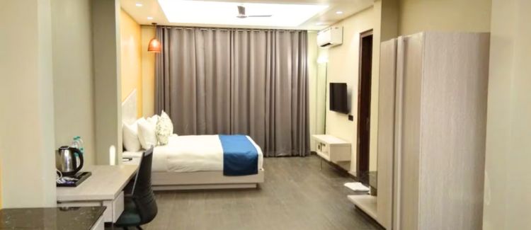 Royal Jacuzzi Suite Room