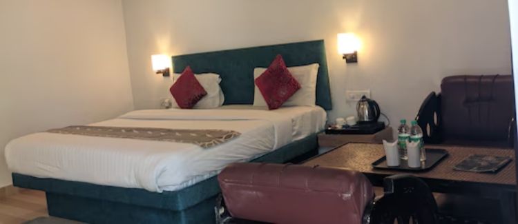 Luxury Cottage Pool Side