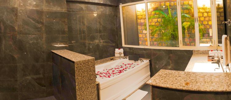 Villa Grande with Jacuzzi and Bathtub