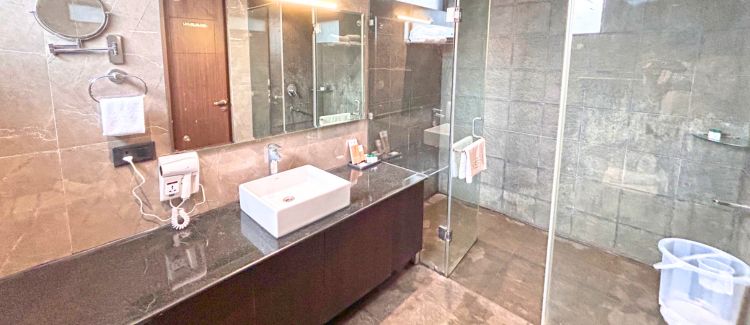 Royal Jacuzzi Suite Room