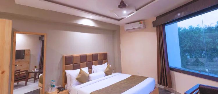 Cabana with private sit out