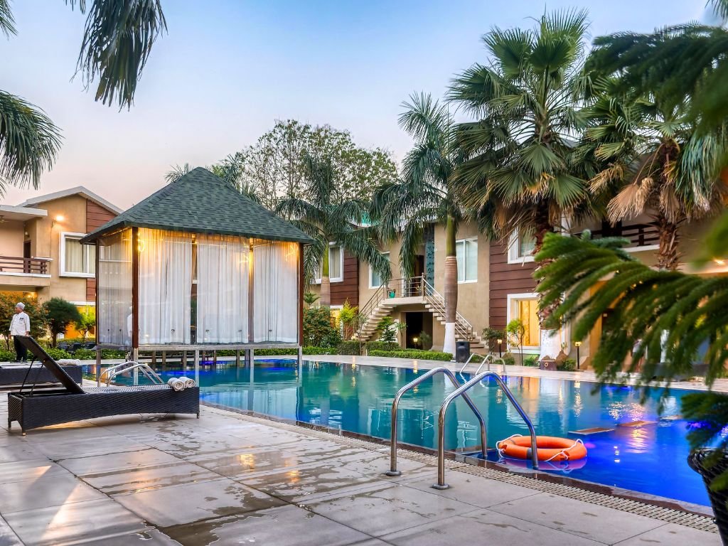 Maulik Mansion Resort