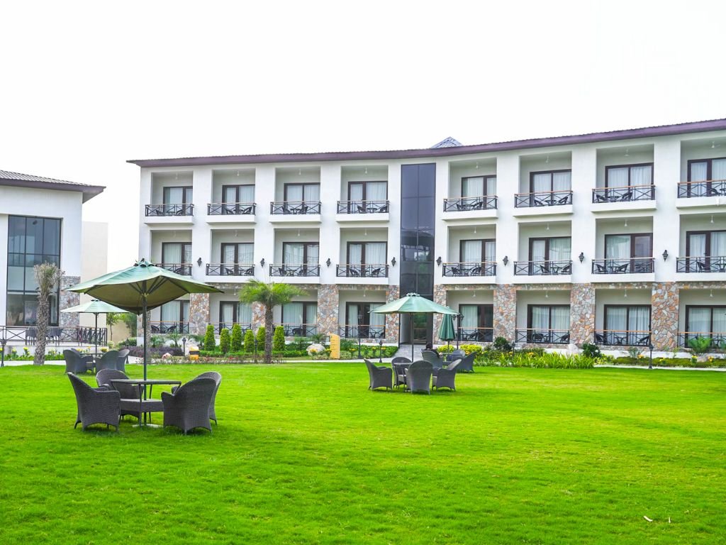  Shervani Pebbles & Pines Corbett