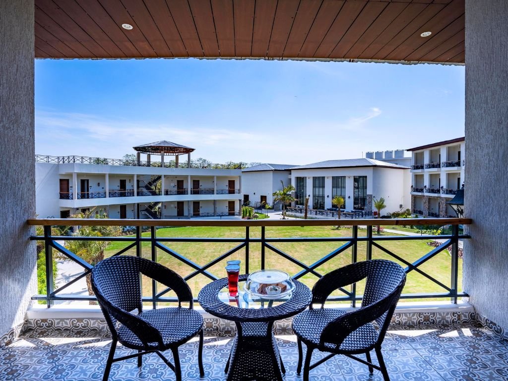  Shervani Pebbles & Pines Corbett