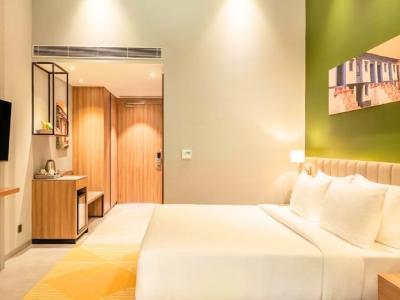 Deluxe Room - 1 Double Bed Balcony