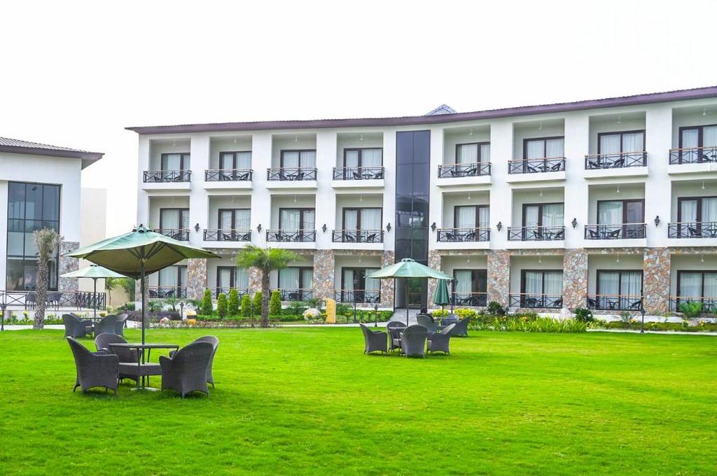  Shervani Pebbles & Pines Corbett