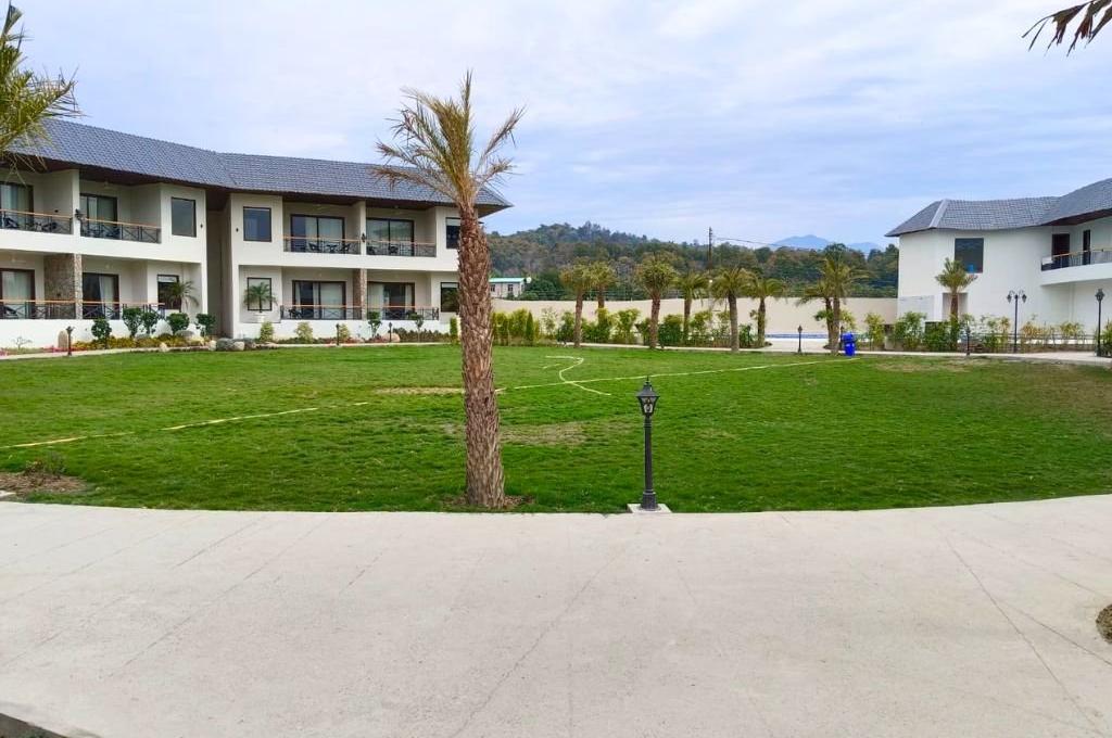  Shervani Pebbles & Pines Corbett