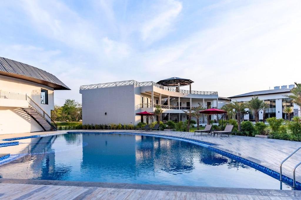  Shervani Pebbles & Pines Corbett