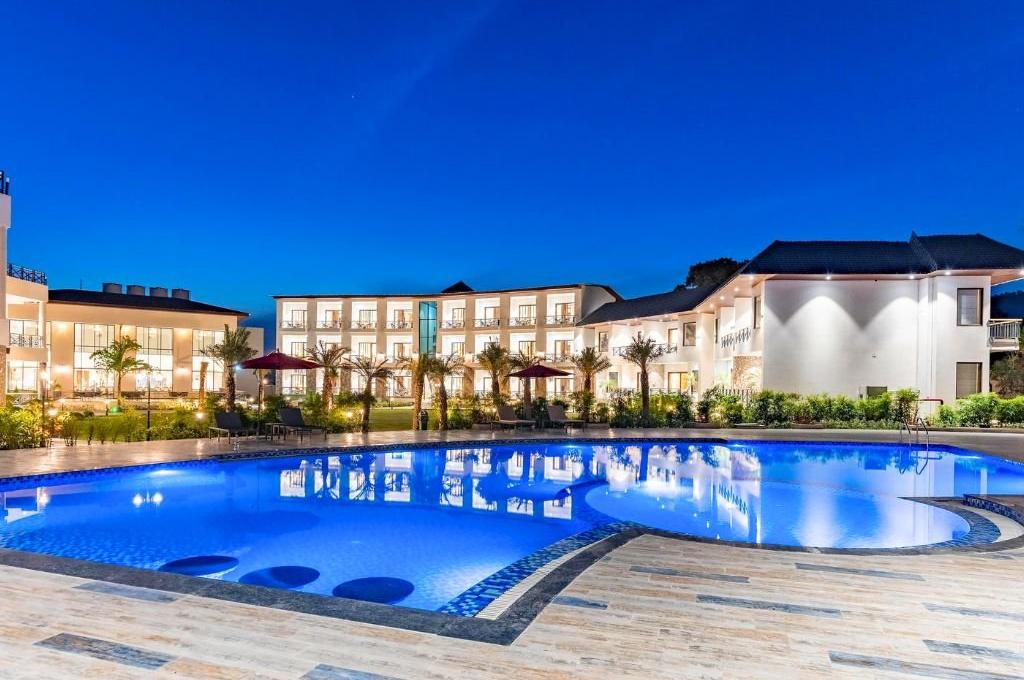  Shervani Pebbles & Pines Corbett