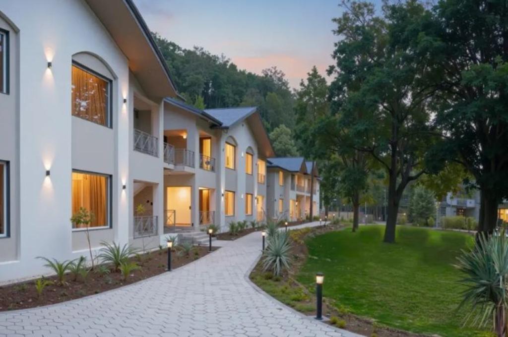 Vana Retreat Corbett 