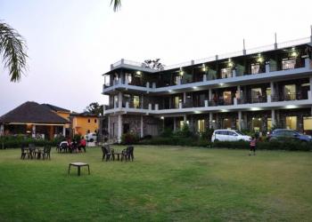 Dee Fellows Resort Riverside Holi Package